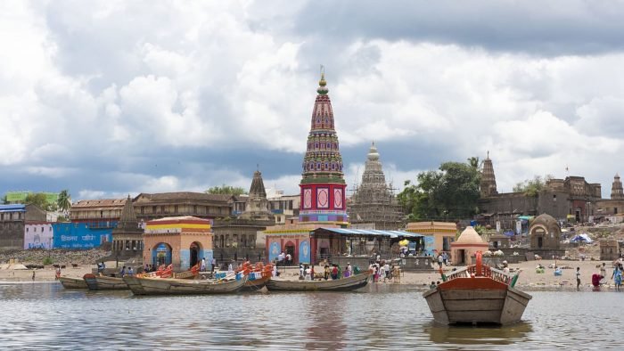 Urbania on rent Mumbai To Pandharpur